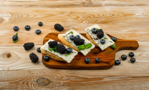 cottage-cheese-and-blackberries-sandwich