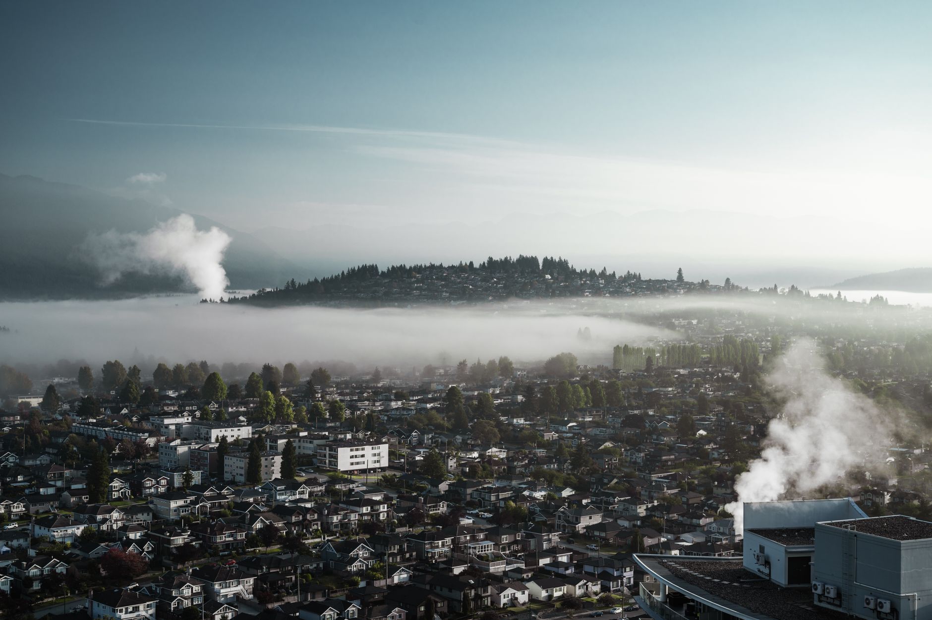 View of a cityscape enveloped in mist and smoke, highlighting urban pollution and environmental concerns.